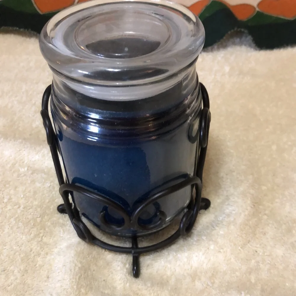 Ashland Black Sands Jar Candle In Iron Holder - 18 oz measurements are 6”x5”
